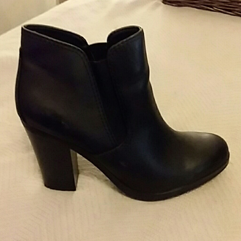 ANA heeled black boots